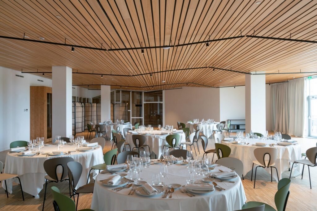 Parador-Costa-da-Morte-120-Sala-Banquetes-scaled.jpg