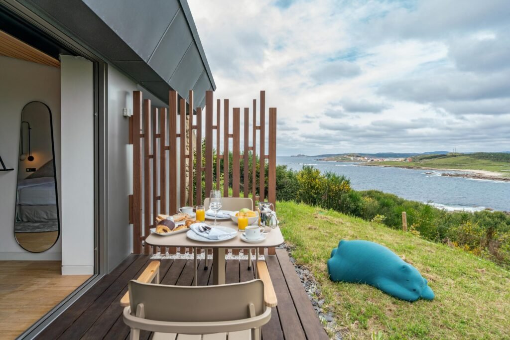 Parador-Costa-da-Morte-84-Habitacion-Estandar-Matrimonio-Desayuno-Terraza-scaled.jpg