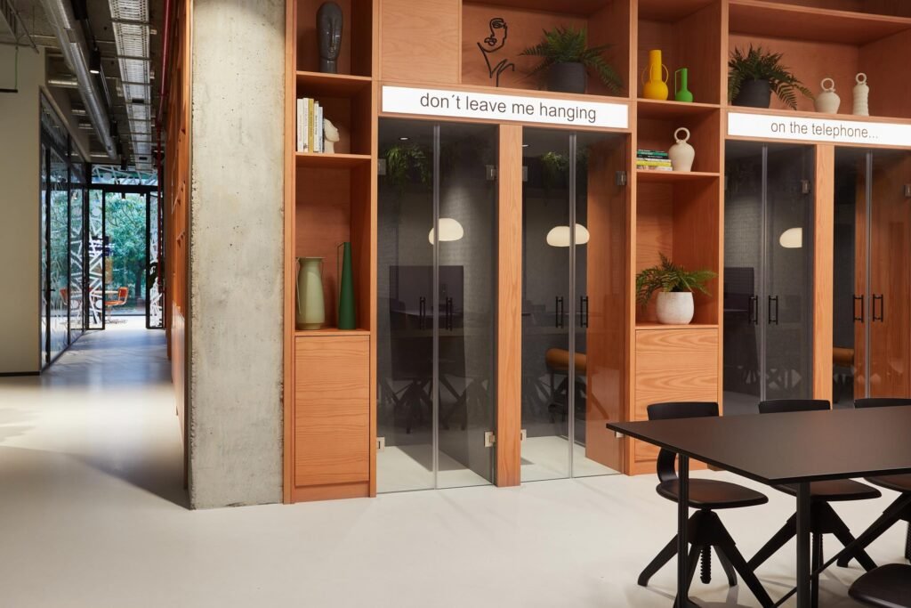 TheSocialHub_Barcelona_CoWorking_PhoneBooth_DoorClosed.jpg