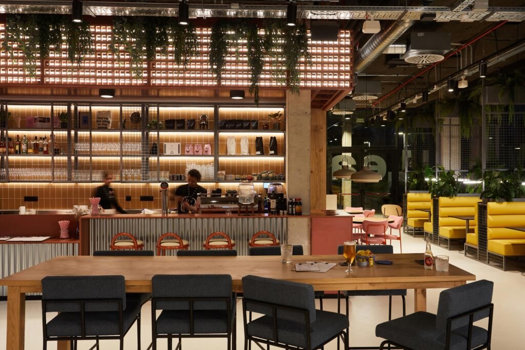 TheSocialHub_Barcelona_Workcafe_Night_1.jpg